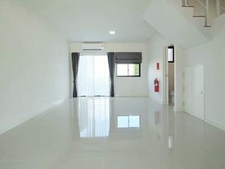 Reihenhaus zur Miete mit 3 Zimmer in Prawet, Bangkok