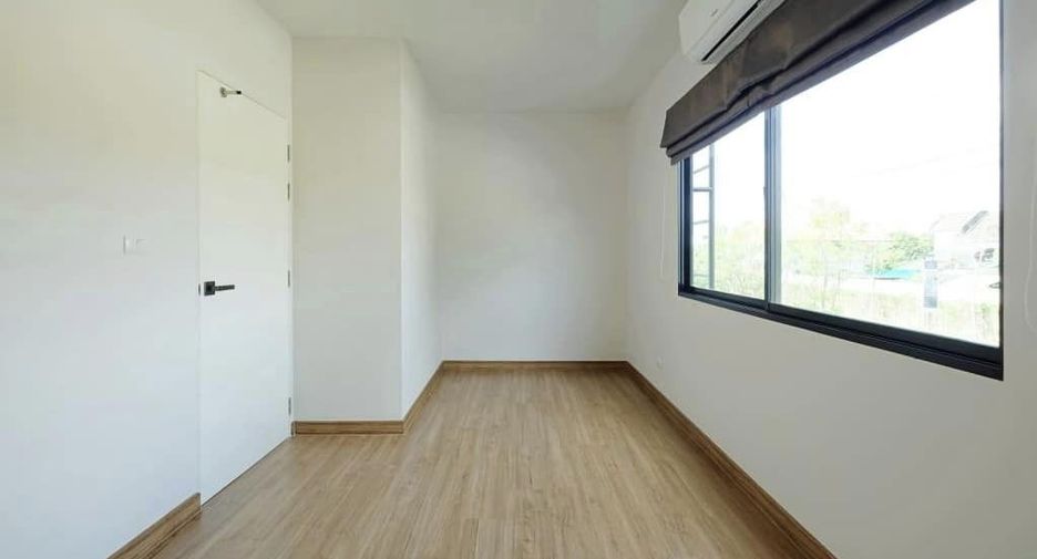 For rent 3 bedrooms townhouse in Prawet, Bangkok
