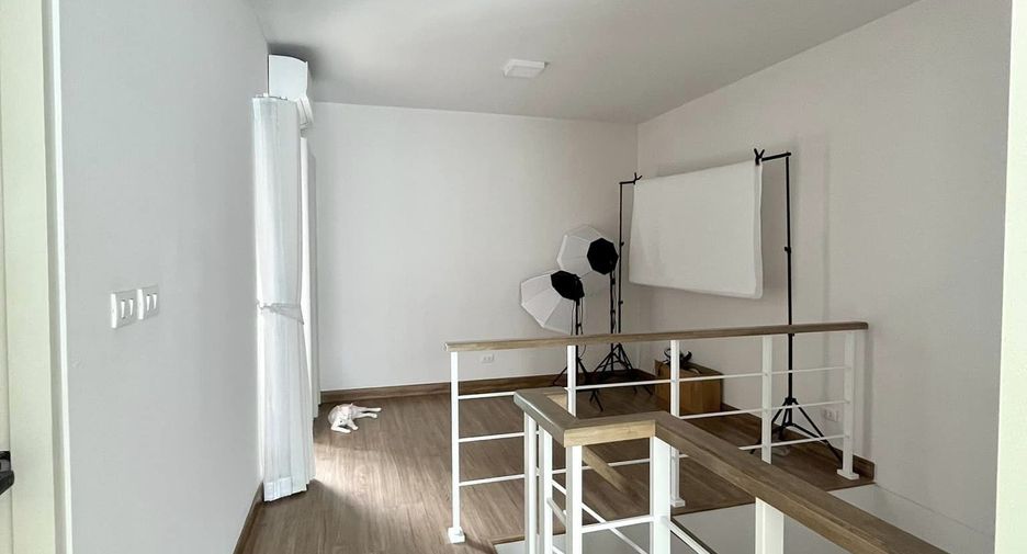 For rent 3 bedrooms townhouse in Prawet, Bangkok