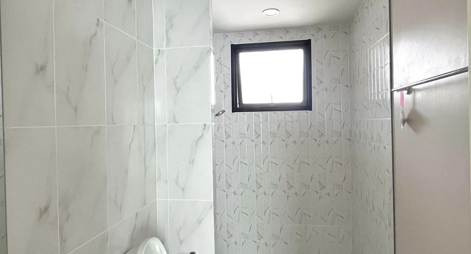 For rent 3 bedrooms townhouse in Prawet, Bangkok