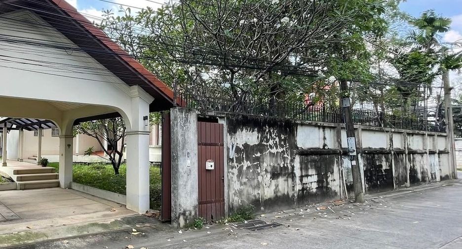 For sale 2 bedrooms house in Bang Na, Bangkok