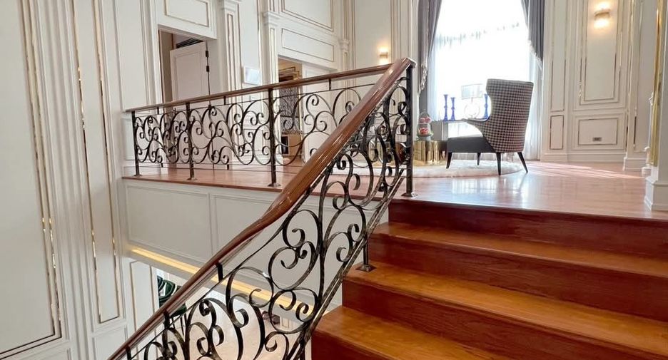 For sale 4 bedrooms house in Thawi Watthana, Bangkok