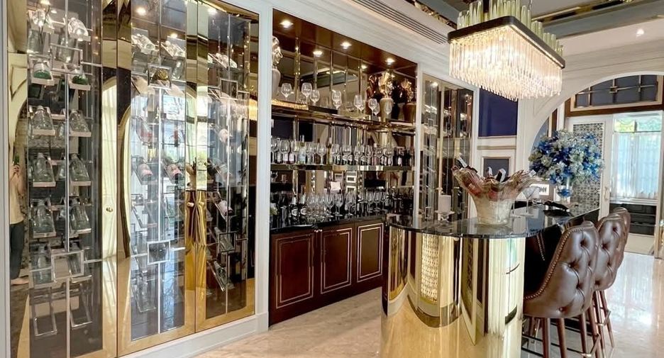 For sale 4 bedrooms house in Thawi Watthana, Bangkok