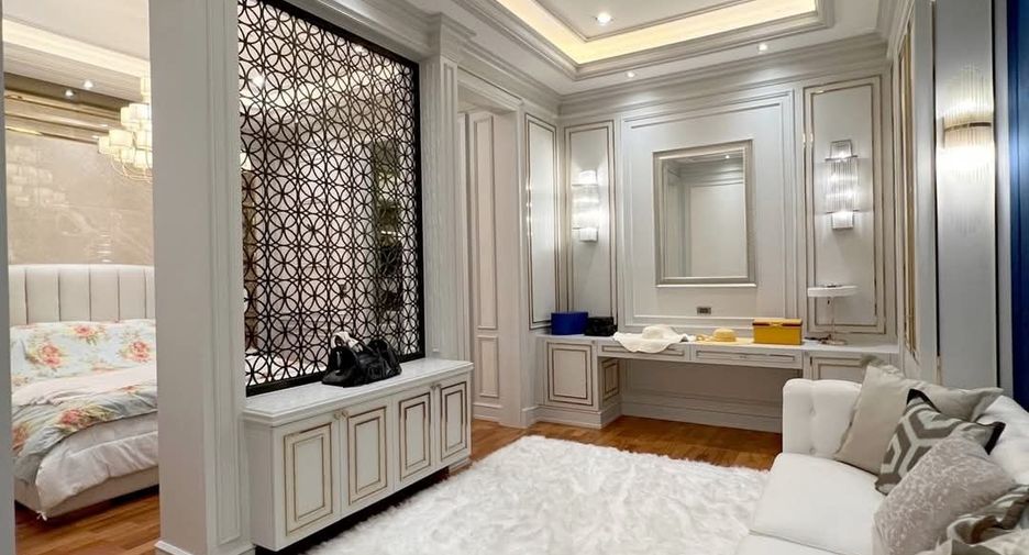 For sale 4 bedrooms house in Thawi Watthana, Bangkok