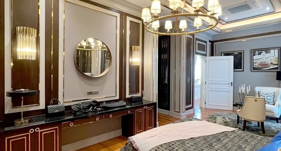 For sale 4 bedrooms house in Thawi Watthana, Bangkok