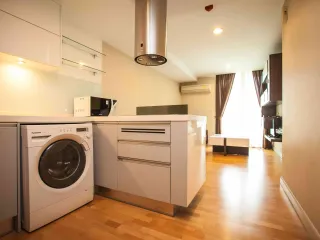 For rent 1 bed condo in Phaya Thai, Bangkok