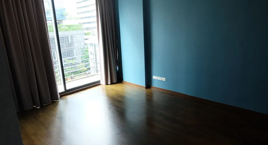 For rent 3 bedrooms condo in Pathum Wan, Bangkok