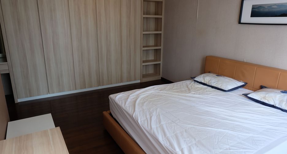 For rent 3 bedrooms condo in Pathum Wan, Bangkok