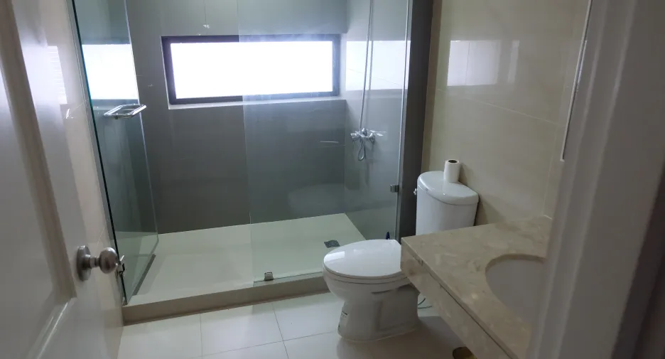 For rent 3 bedrooms condo in Pathum Wan, Bangkok