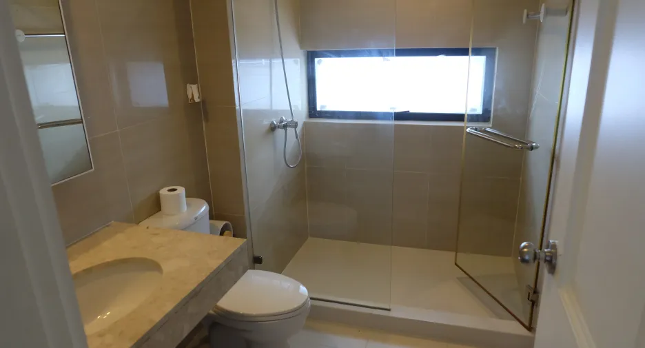 For rent 3 bedrooms condo in Pathum Wan, Bangkok
