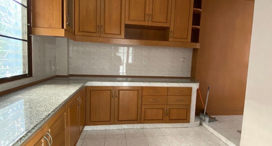 Продажа 4 спальни дом в Тхунг Кхру, Бангкок