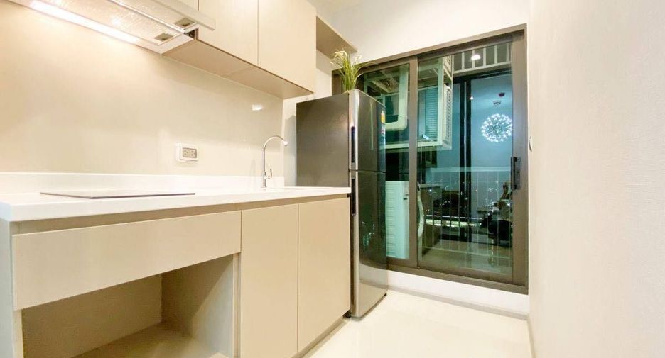 Condo en alquiler de 1 habitaciones en Phra Khanong, Bangkok