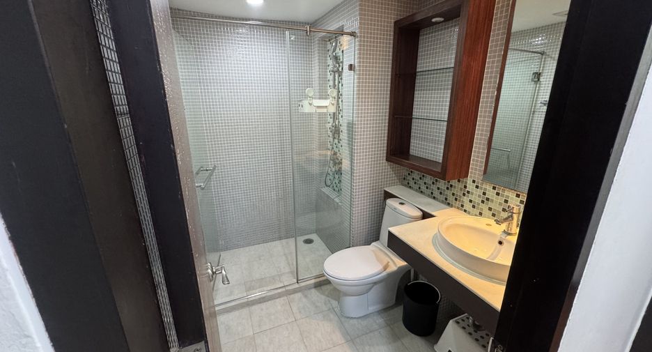 Condo en alquiler de 2 habitaciones en Watthana, Bangkok