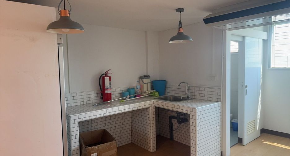 For rent 5 bedrooms office in Suan Luang, Bangkok