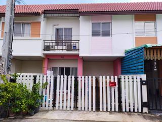 Casa adosada en venta de 3 habitaciones en Bang Bo, Samut Prakan