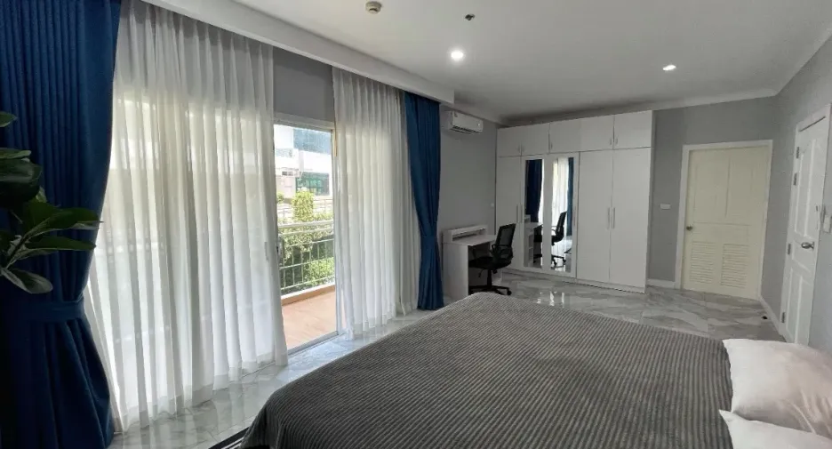 For rent 3 bedrooms apartment in Mueang Phuket, Phuket