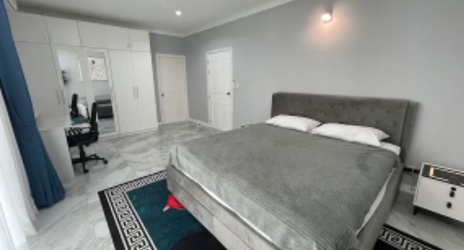 For rent 3 bedrooms apartment in Mueang Phuket, Phuket
