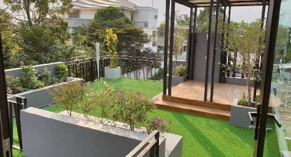 À vendre 4 chambres maison à Lat Phrao, Bangkok