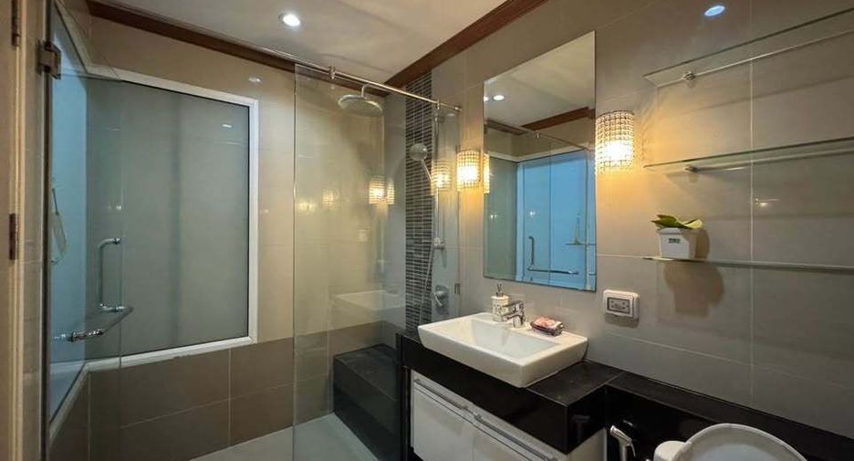 For sale and for rent 2 bedrooms condo in Watthana, Bangkok