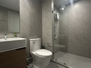 Wohnung zur Miete mit 1 Zimmer in Bang Rak, Bangkok