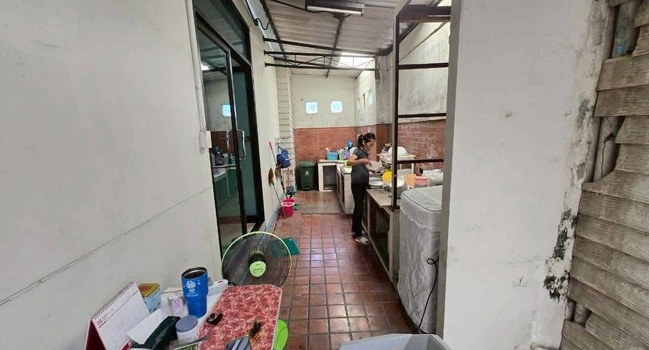 For rent 5 bedrooms house in Chatuchak, Bangkok