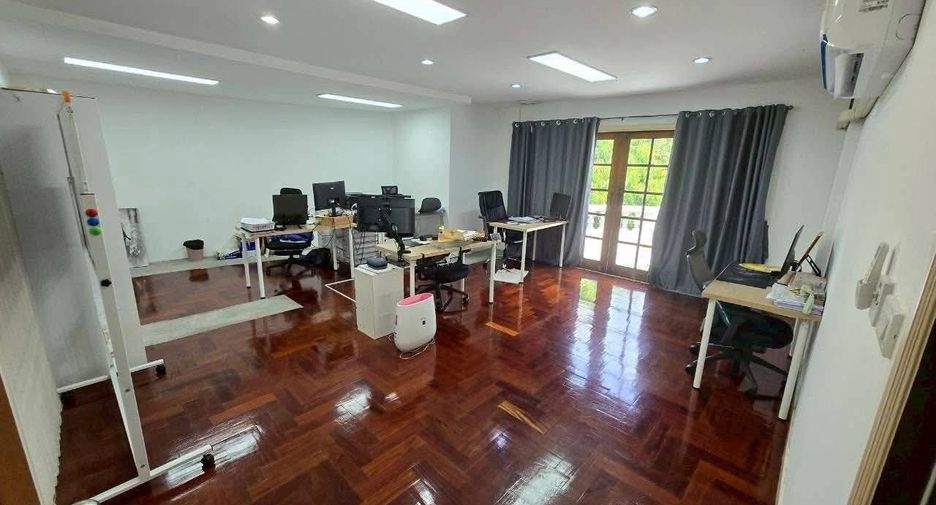 For rent 5 bedrooms house in Chatuchak, Bangkok