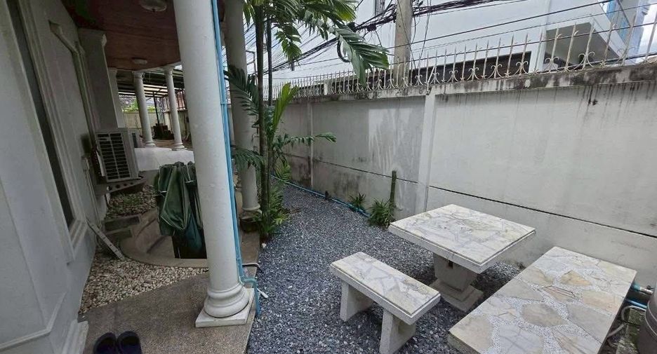 For rent 5 bedrooms house in Chatuchak, Bangkok