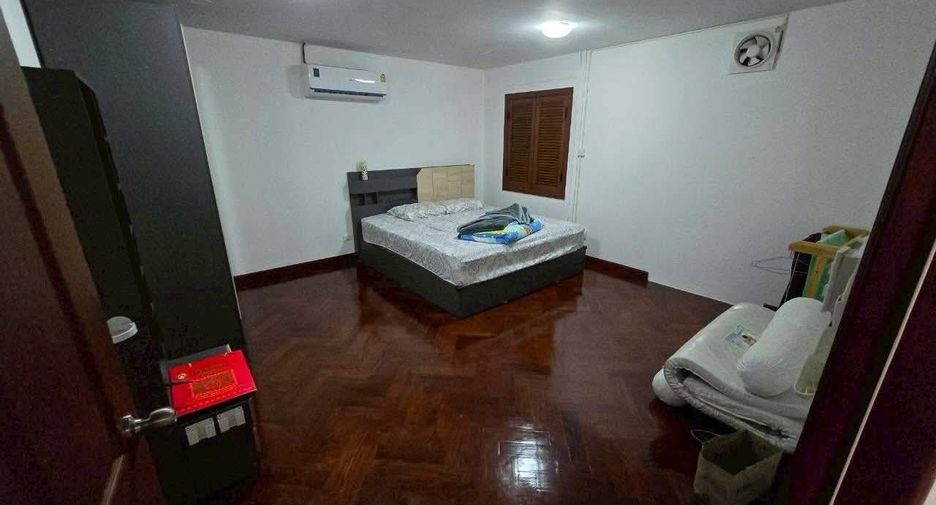 For rent 5 bedrooms house in Chatuchak, Bangkok