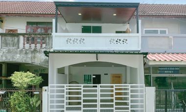 出售 2 卧室 联排别墅 在 Khlong Sam Wa, 曼谷