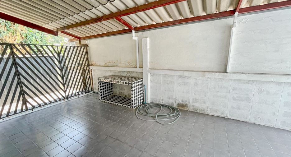 For rent 4 bedrooms house in Khan Na Yao, Bangkok