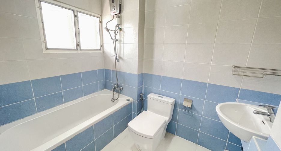 For rent 4 bedrooms house in Khan Na Yao, Bangkok