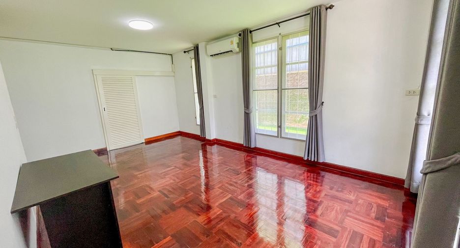 For rent 4 bedrooms house in Khan Na Yao, Bangkok