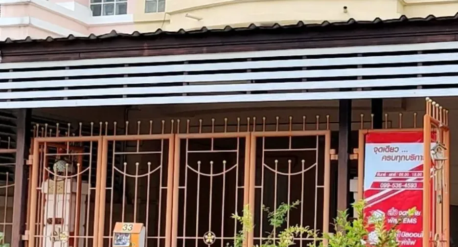 For rent 3 bedrooms townhouse in Khan Na Yao, Bangkok