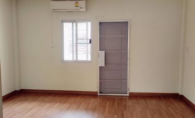 For rent 3 bedrooms townhouse in Khan Na Yao, Bangkok