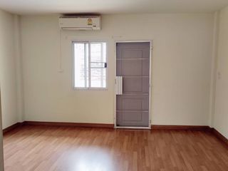 For rent 3 bedrooms townhouse in Khan Na Yao, Bangkok