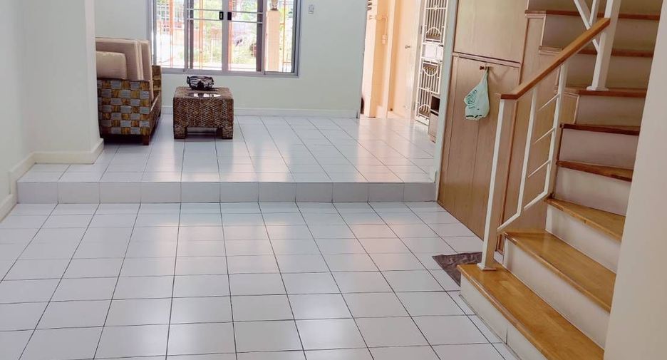 For rent 3 bedrooms townhouse in Khan Na Yao, Bangkok