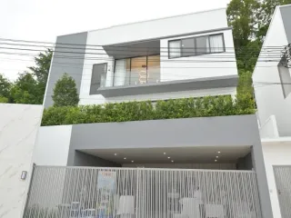 Haus zum Kauf mit 4 Zimmer in Mueang Phuket, Phuket