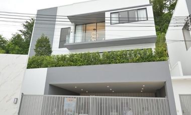 Haus zum Kauf mit 4 Zimmer in Mueang Phuket, Phuket