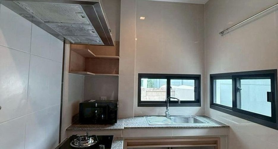 For rent 3 bedrooms house in Bang Kapi, Bangkok