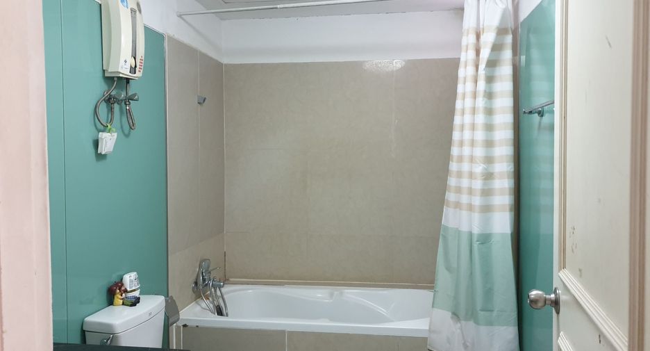 For sale 3 bedrooms condo in Watthana, Bangkok