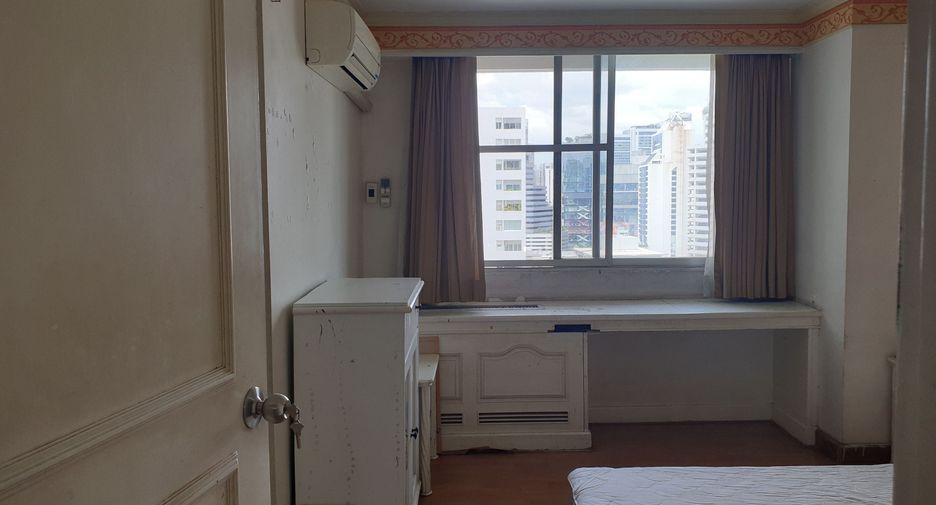 For sale 3 bedrooms condo in Watthana, Bangkok