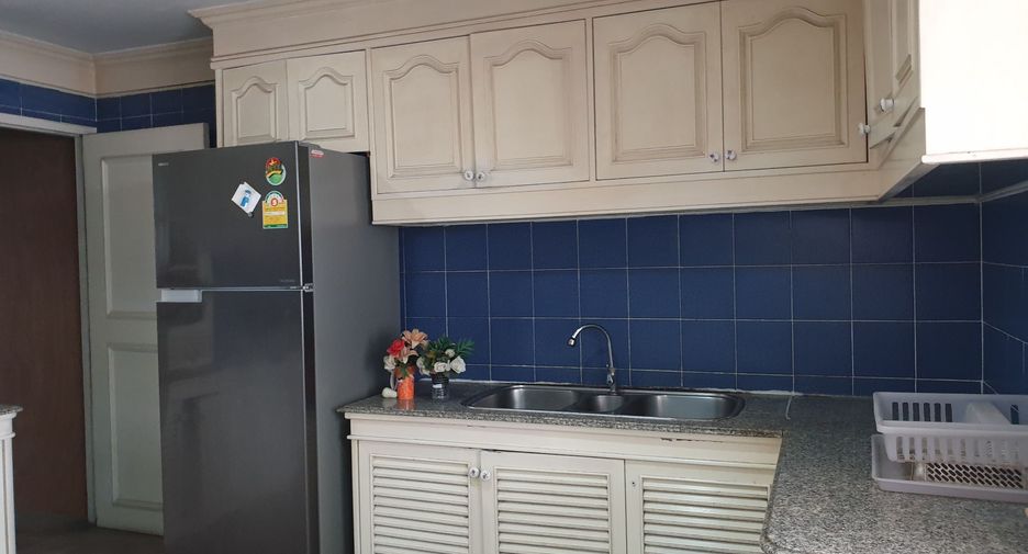 For sale 3 bedrooms condo in Watthana, Bangkok