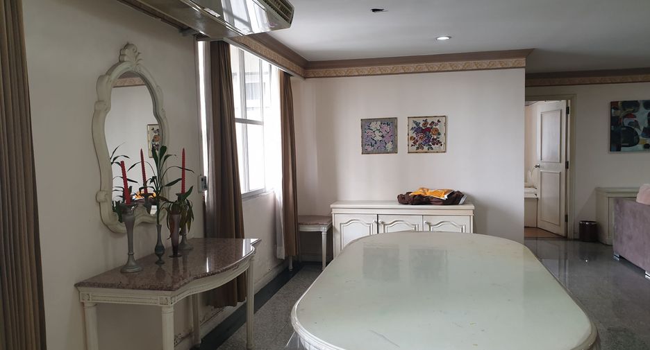 For sale 3 bedrooms condo in Watthana, Bangkok