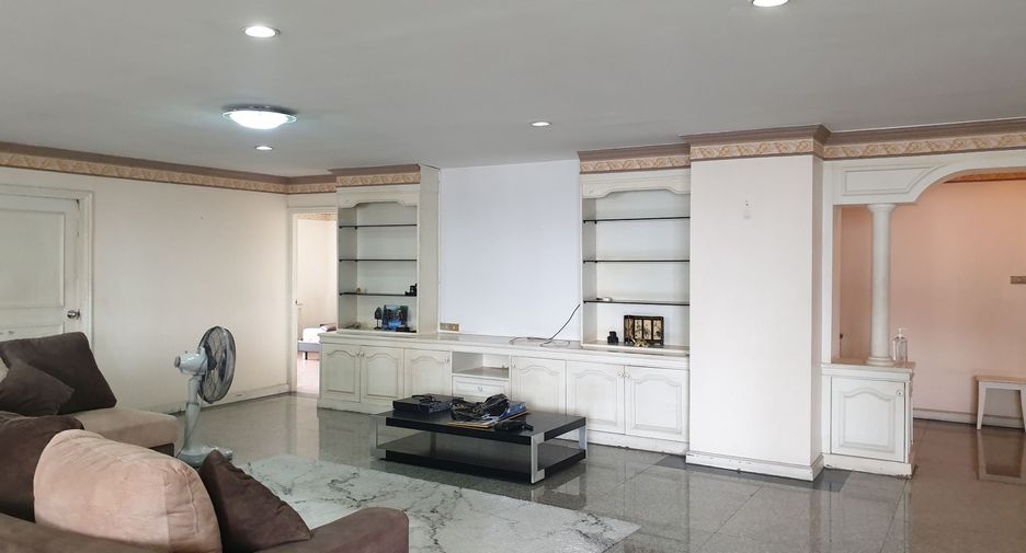 For sale 3 bedrooms condo in Watthana, Bangkok