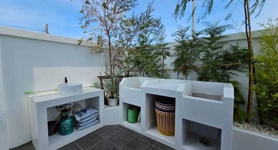 For rent 4 bedrooms house in Lat Krabang, Bangkok