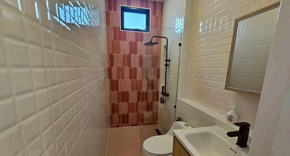 For rent 4 bedrooms house in Lat Krabang, Bangkok