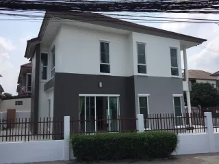 À louer 3 chambres maison à Phra Pradaeng, Samut Prakan