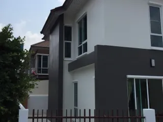 À louer 3 chambres maison à Phra Pradaeng, Samut Prakan