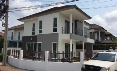 À louer 3 chambres maison à Phra Pradaeng, Samut Prakan