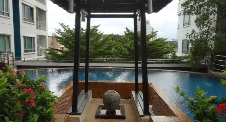 For sale 1 bed condo in Khlong Toei, Bangkok